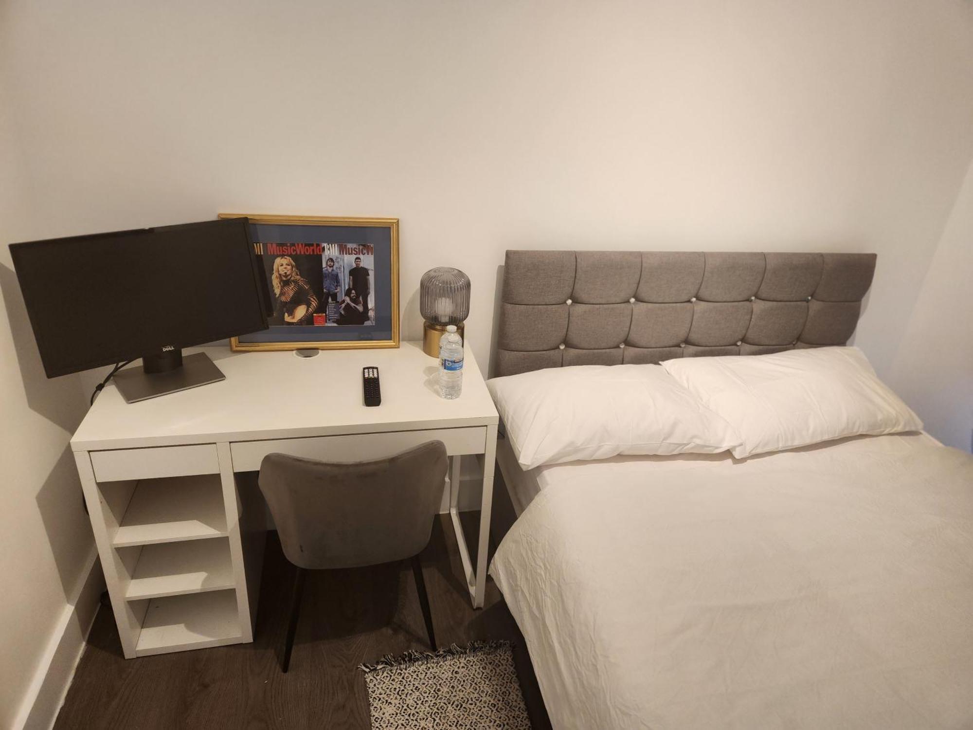 Apartamento Flat With Work Station, Monitor, Smart Tv & Netflix