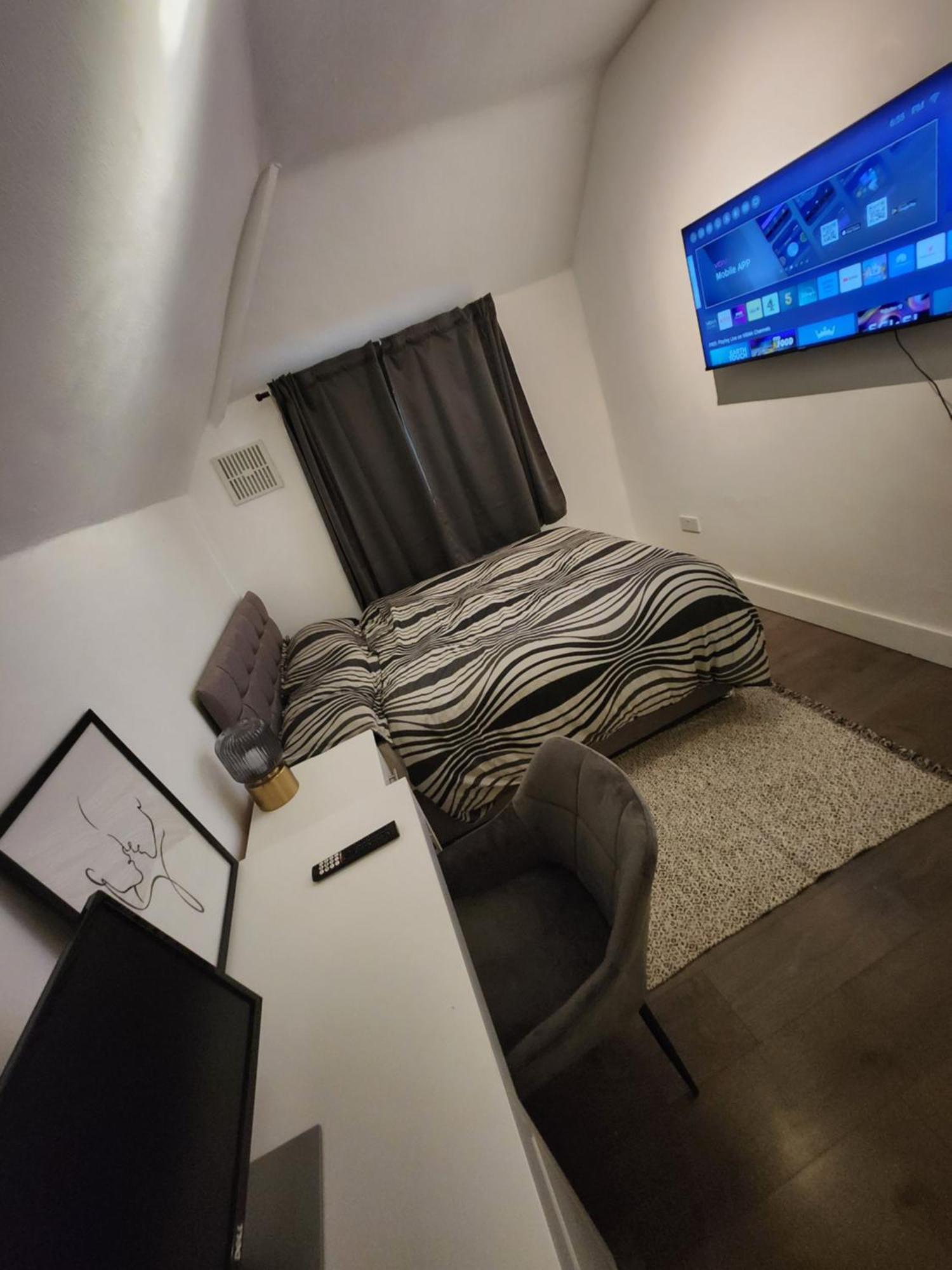 Flat With Work Station, Monitor, Smart Tv & Netflix Londres