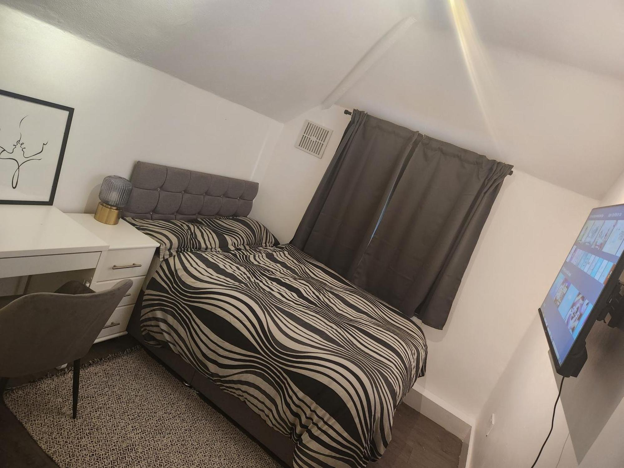 Apartamento Flat With Work Station, Monitor, Smart Tv & Netflix Londres
