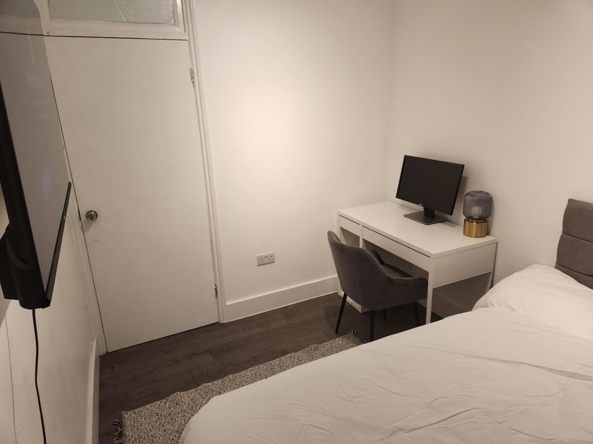 Apartamento Flat With Work Station, Monitor, Smart Tv & Netflix Londres