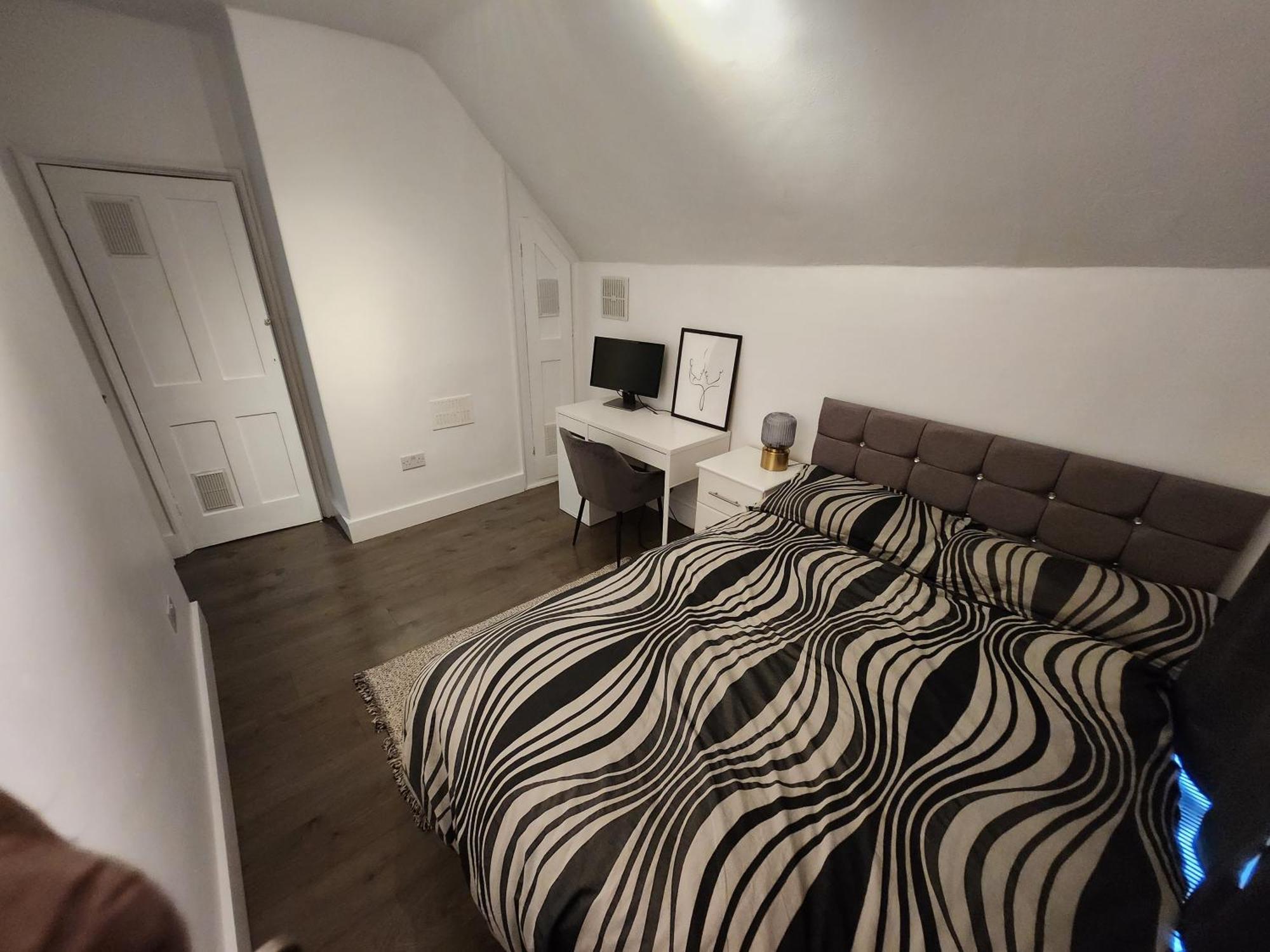 Apartamento Flat With Work Station, Monitor, Smart Tv & Netflix Londres