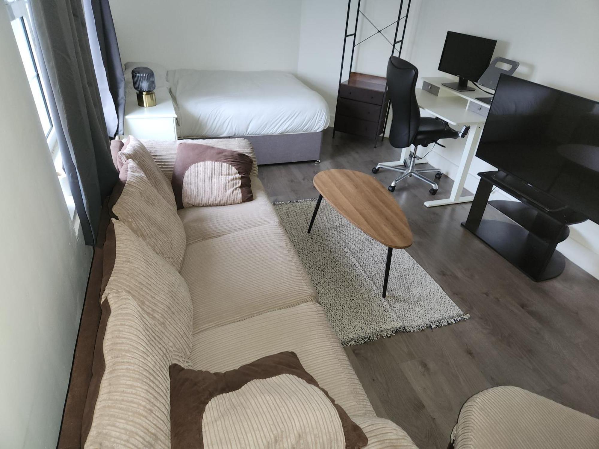 Apartamento Flat With Work Station, Monitor, Smart Tv & Netflix *